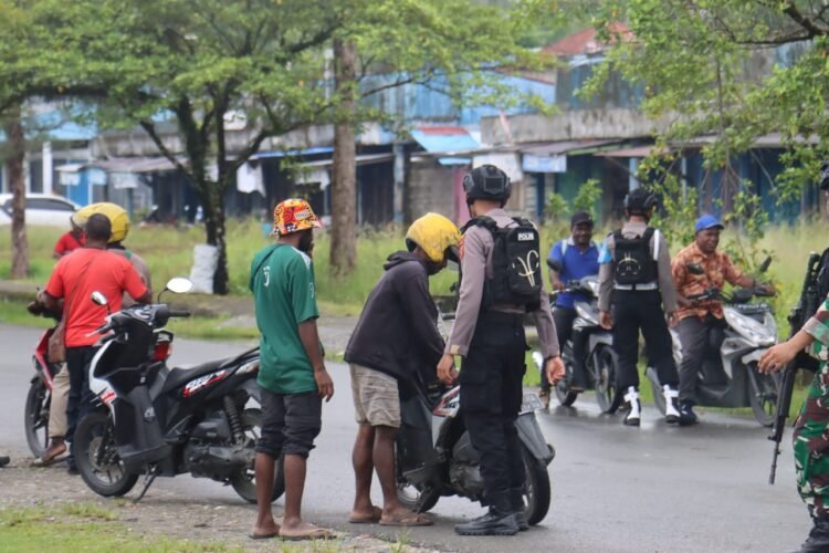Personel Yahukimo Polda Papua bersama TNI lakukan Razia dan Patroli Jelang Putusan MK