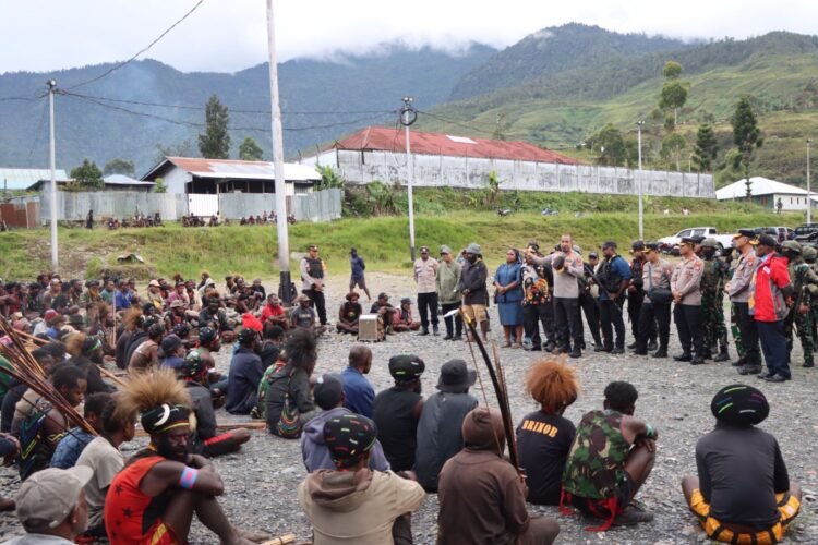 Kapolda Papua Tengah Laksanakan Pertemuan Dengan Para Forkopimda dan Perwakilan Massa Pendukung Paslon Bupati dan Wakil Bupati Puncak Jaya