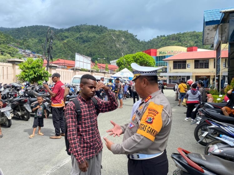 Hari Kesepuluh Operasi Keselamatan Cartenz 2025 Polda Papua: Polda Papua Gelar Razia Kendaraan