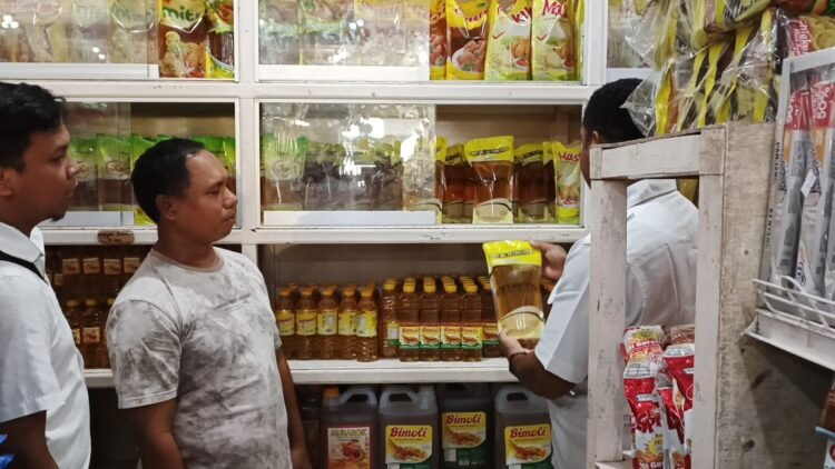 Sat Reskrim Polres Jayapura Polda Papua Cek Harga dan Stok Kebutuhan Pangan di Toko Sembako