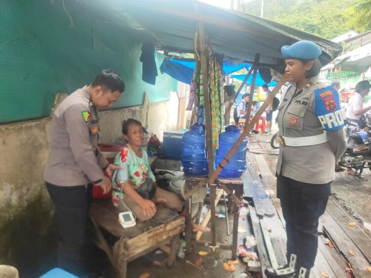 Satgas si-ipar polres jayapura sambangi warga kompleks bahtera hebron, sosialisasikan program pendidikan dalam ops rasaka cartenz 2025