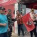 Polisi Tertibkan Ratusan Bendera Ormas di Jakpus