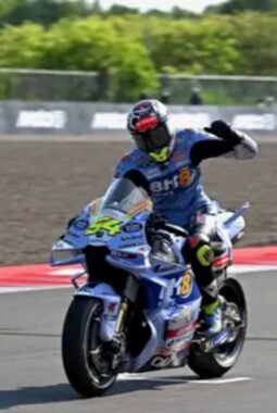 Fermin Aldeguer Juarai MotoGP Mandalika 2025, Marquez dan Bezzecchi Tabrakan