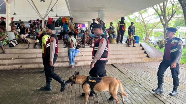 Unit Satwa K-9 Ditsamapta Polda Papua Gelar Patroli Di Wilayah Perbatasan RI–PNG