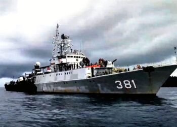Pererat Sinergi Dan Semangat Maritim, KRI Tjiptadi-381 Gelar Joy Sailing Di Perairan Tarempa