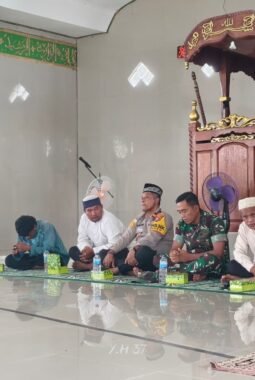 Kapolsek Bonggo Hadiri Pengajian Rutin BKMT Bonggo Raya di Masjid Al-Muhajirin Kiren SP1