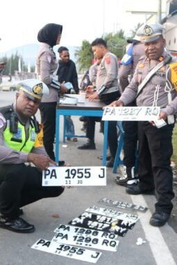 Hari Ke-13 Operasi Zebra Cartenz 2025, Polda Papua Kedepankan Teguran untuk Tingkatkan Kesadaran Tertib Berlalu Lintas