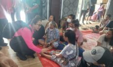 Ketum Bhayangkari Beri Bantuan hingga Hibur Anak-anak Korban Bencana di Tapanuli Tengah