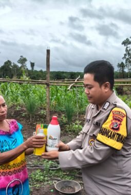 Polsek Elikobel Dukung Program Ketahanan Pangan dengan Pembersihan Lahan Jagung Seluas 2 HA