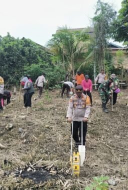 Polsek Kemtuk Gresi Laksanakan Penanaman Jagung Dukung Program Ketahanan Pangan Nasional