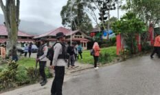 Polres Tolikara Kawal dan Amankan Kunjungan Peduli Kasih TP-PKK Papua Pegunungan untuk Korban Kebakaran