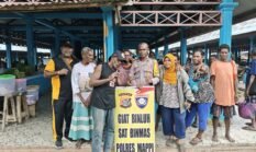 Ciptakan Kamtibmas Kondusif, Sat Binmas Polres Mappi Edukasi Pengunjung Pasar Baru Kepi