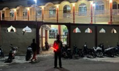 Jaga Kekhusyukan Ibadah, Satlantas Polres Sarmi Kawal Arus Lalu Lintas di Sekitar Masjid