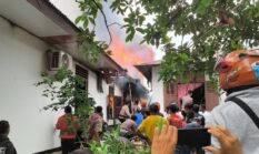 Polres Fakfak Sigap Tangani Kebakaran di Fakfak Utara, Pastikan Keselamatan Warga Prioritas Utama