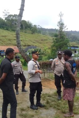 Respon Cepat Kapolsek Karubaga Redam Rencana Pemalangan Jalan di Desa Kimibur
