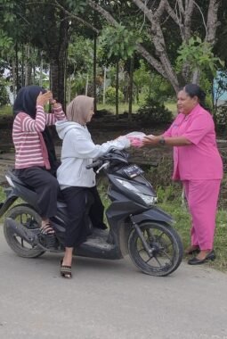 Polsek Bonggo Berbagi Takjil, Wujud Kepedulian dan Toleransi di Bulan Suci Ramadhan