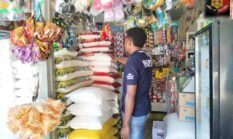 Satreskrim Polres Yalimo Cek Harga Bahan Pokok di Pasar Sentral Elelim