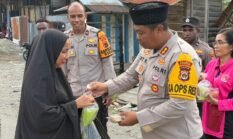 Hangatnya Ramadan, Polres Yahukimo dan Bhayangkari Berbagi Takjil untuk Masyarakat