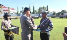 Apresiasi Kinerja Humanis, Kapolres Merauke Anugerahkan Penghargaan Kepada Personel Sat Lantas Berprestasi