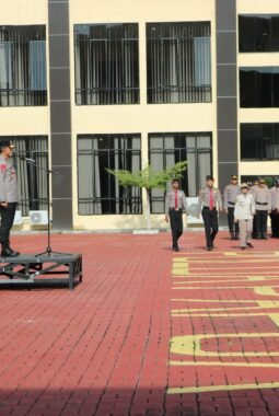 Wakapolda Papua Tekankan Disiplin dan Peningkatan Kinerja Saat Apel Pagi Personel Polda Papua