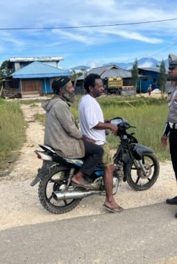 Sat Lantas Mamberamo Tengah Gelar Strong Point Pagi, Utamakan Teguran Humanis bagi Pelanggar