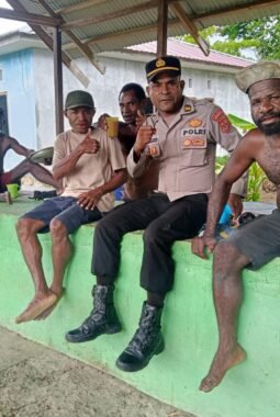 Polsek Muara Tami Sambangi Warga Kampung Mosso, Berikan Himbauan Harkamtibmas Di Wilayah Perbatasan RI-PNG 