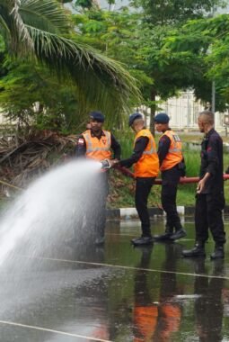 Satbrimob Polda Papua Laksanakan Pembersihan dan Pemulihan Stadion Lukas Enembe 