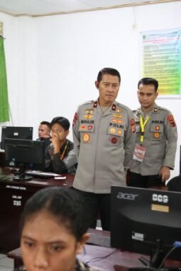 Wakapolda Papua Tinjau Langsung Proses CAT Akademik Penerimaan Bintara Polri