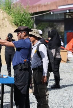 Kapolda Papua Tinjau Latihan Menembak Presisi 20 Meter, Tingkatkan Profesionalisme dan Kemampuan Personel